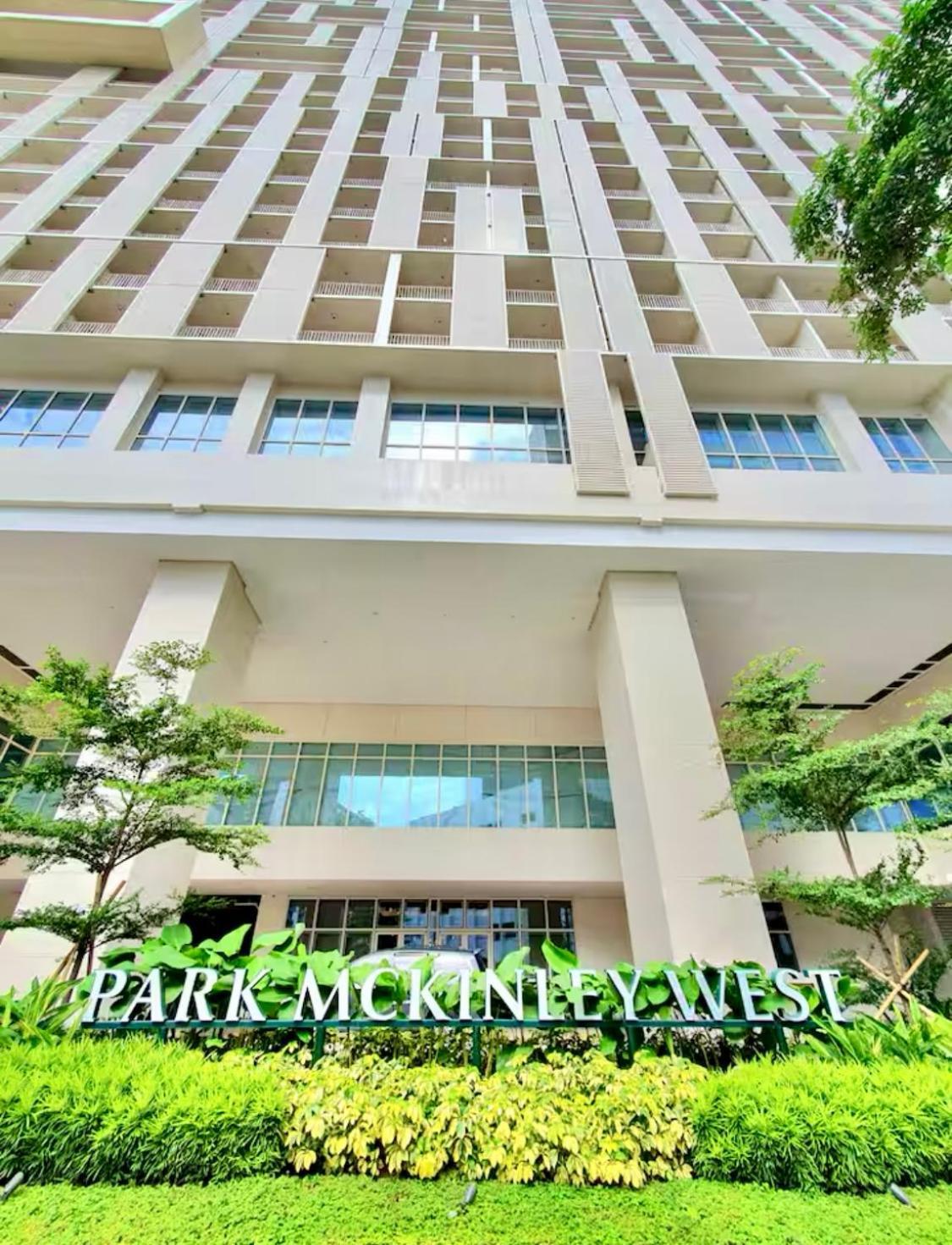 Апарт отель Park Mckinley West In Bgc Taguig Манила Экстерьер фото